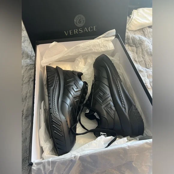 Versace Greca Odissea Sneakers size 40 NWT - Picture 1 of 12